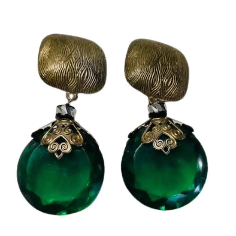 Vintage Art Deco Emerald Acrylic Resign & Antique Gold Dangle Clip Earrings